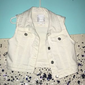 no sleeved white Jean jacket